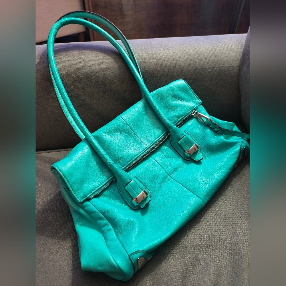 B Makowsky Teal fold over zipper purse